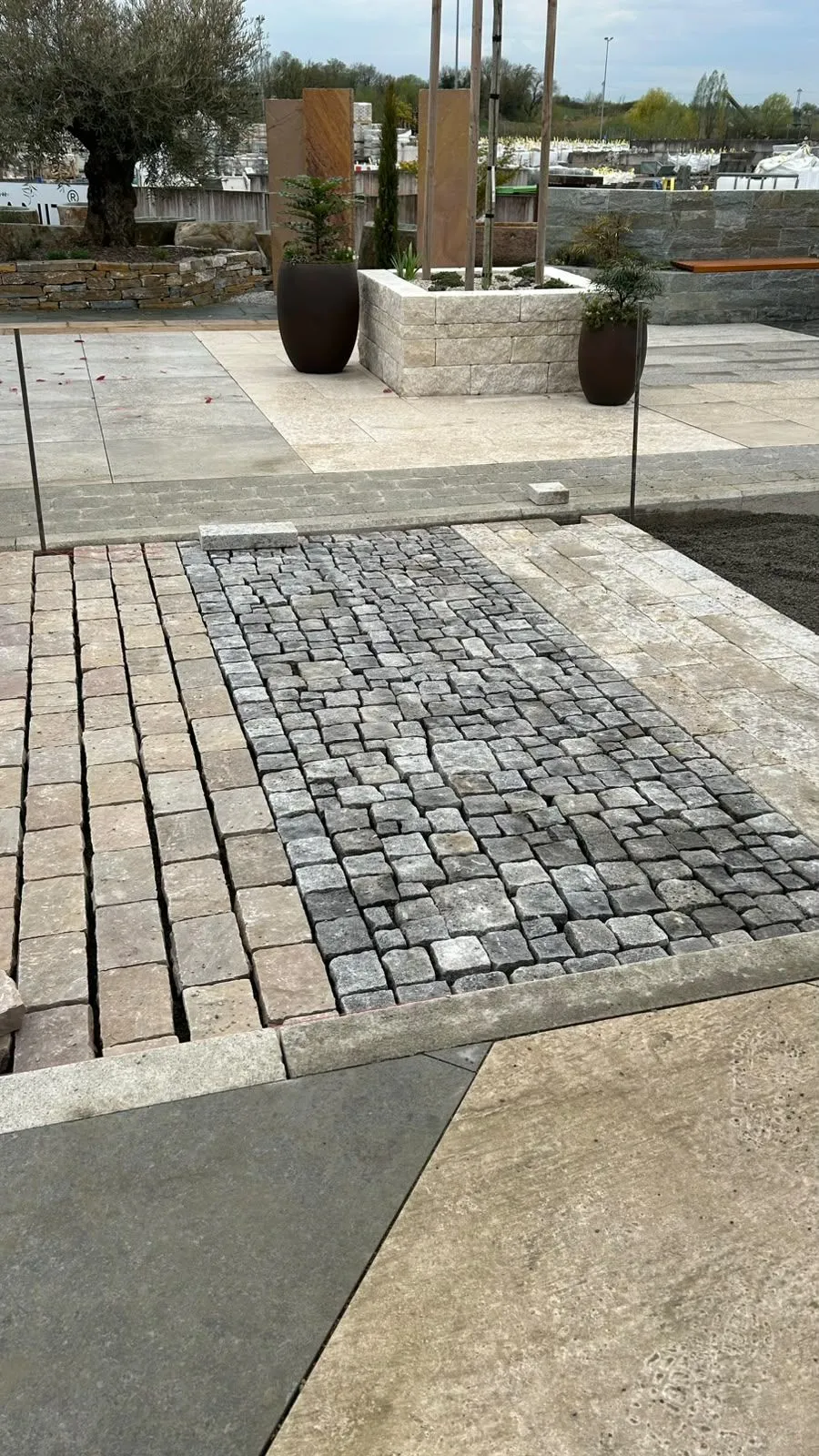 Granitpflaster im Segmentbogen – Foto 2 von 3