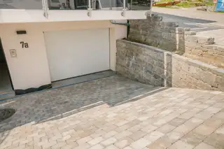 referenzen/garagenzufahrt-natursteinmauern/03