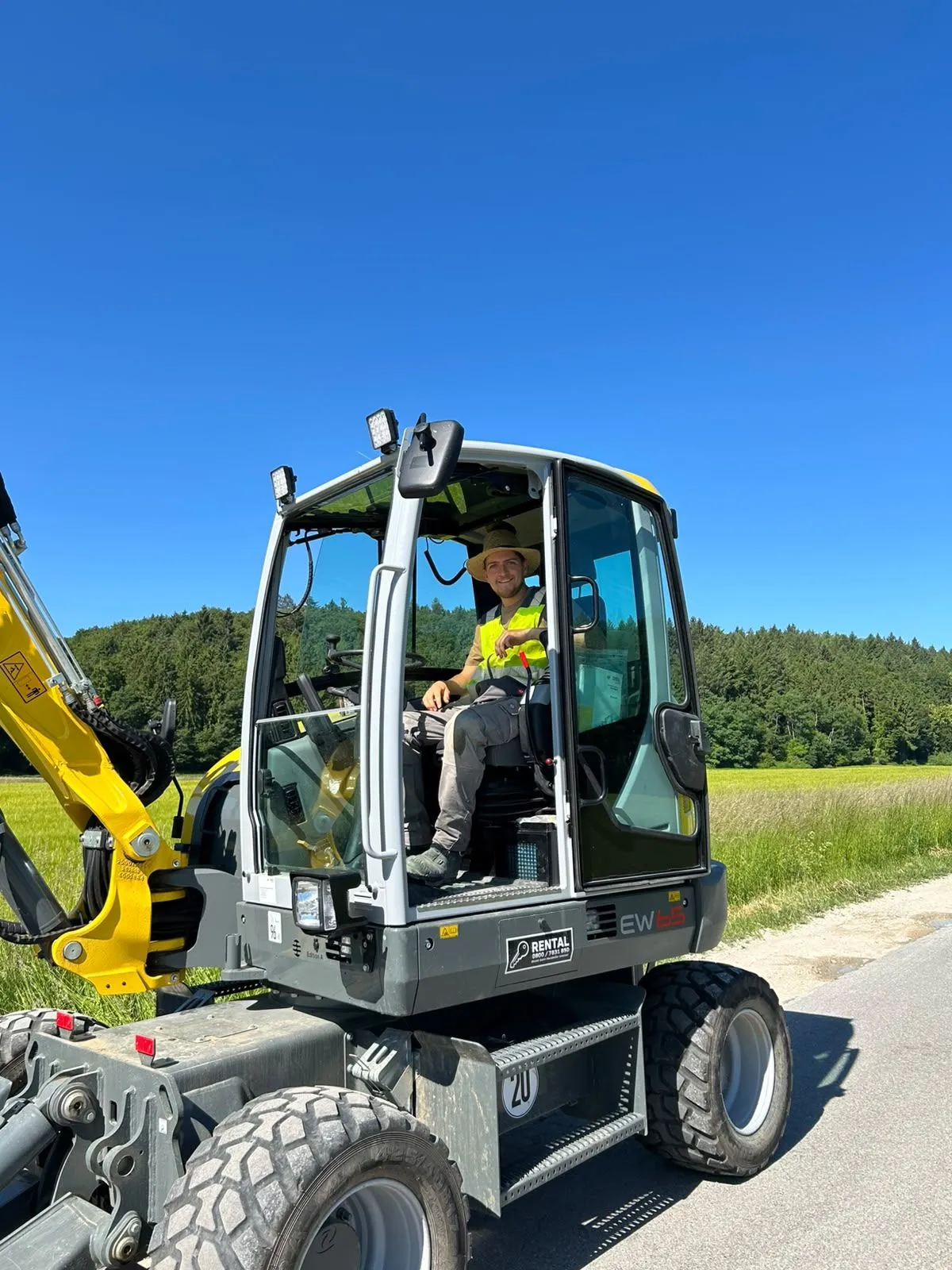 Asphaltierung eines Wirtschaftswegs – Foto 3 von 4
