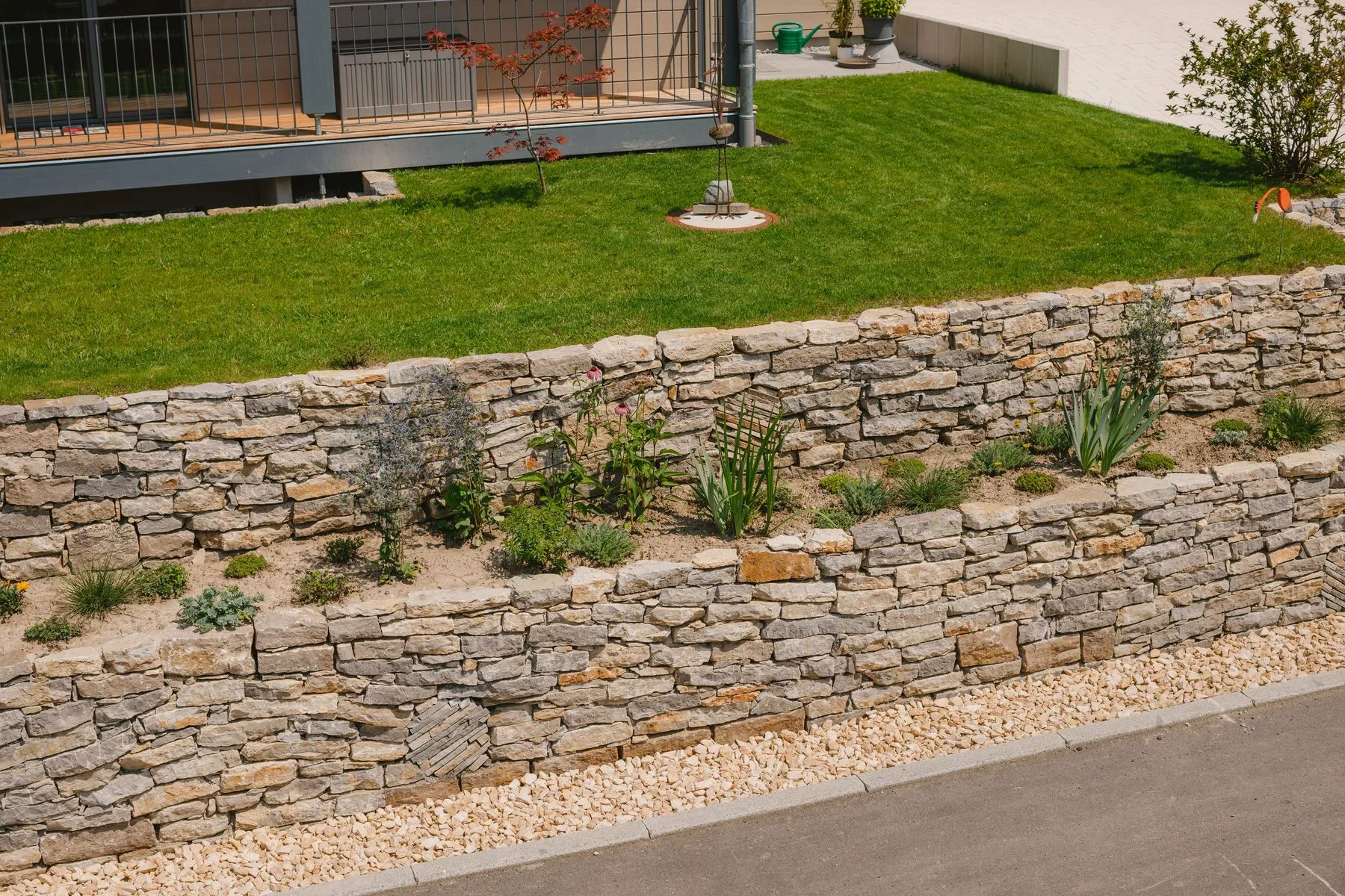 Terrassengarten mit Trockenmauern – Foto 6 von 14