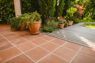 referenzen/garten-holzdeck-wasserspiel/10