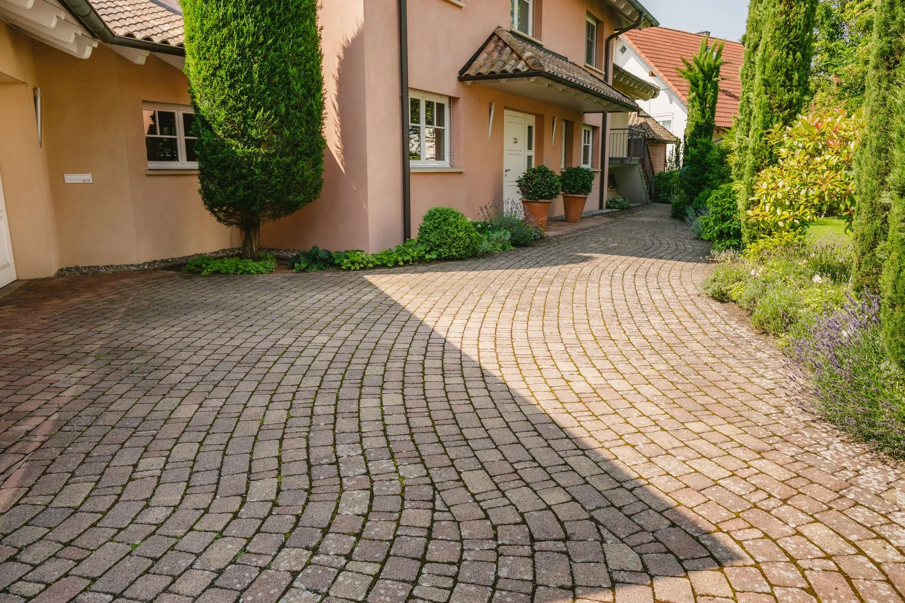 Garten mit Holzdeck und Wasserspiel – Foto 14 von 14